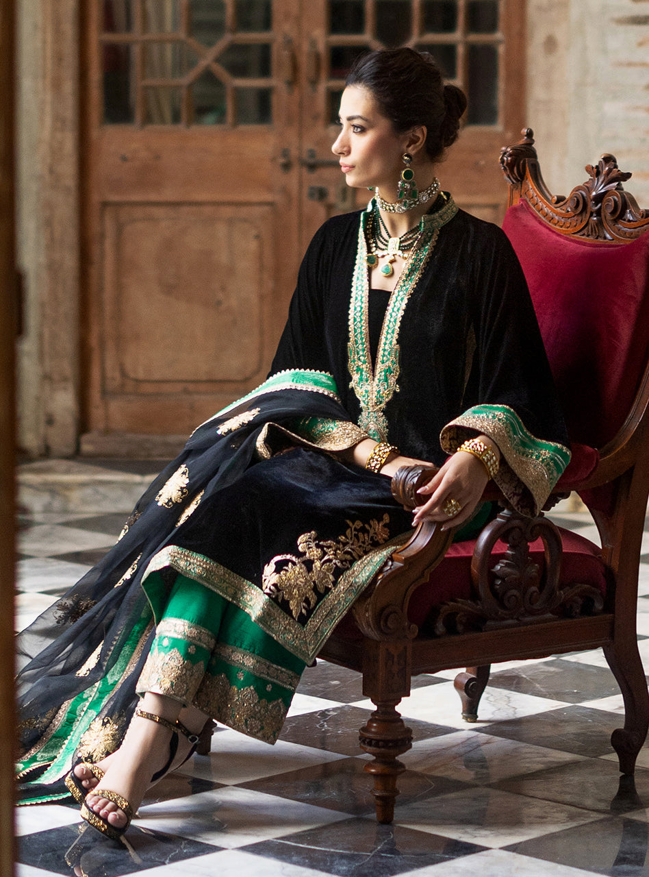 Zainab Chottani Velvet | Vanya - Image 9