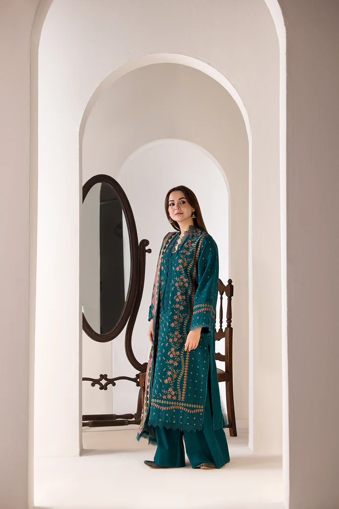 Sobia Nazir Winter Shawl | 5A - Image 4