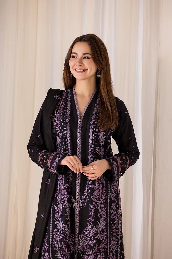 Sobia Nazir Winter Shawl | 6B - Image 5