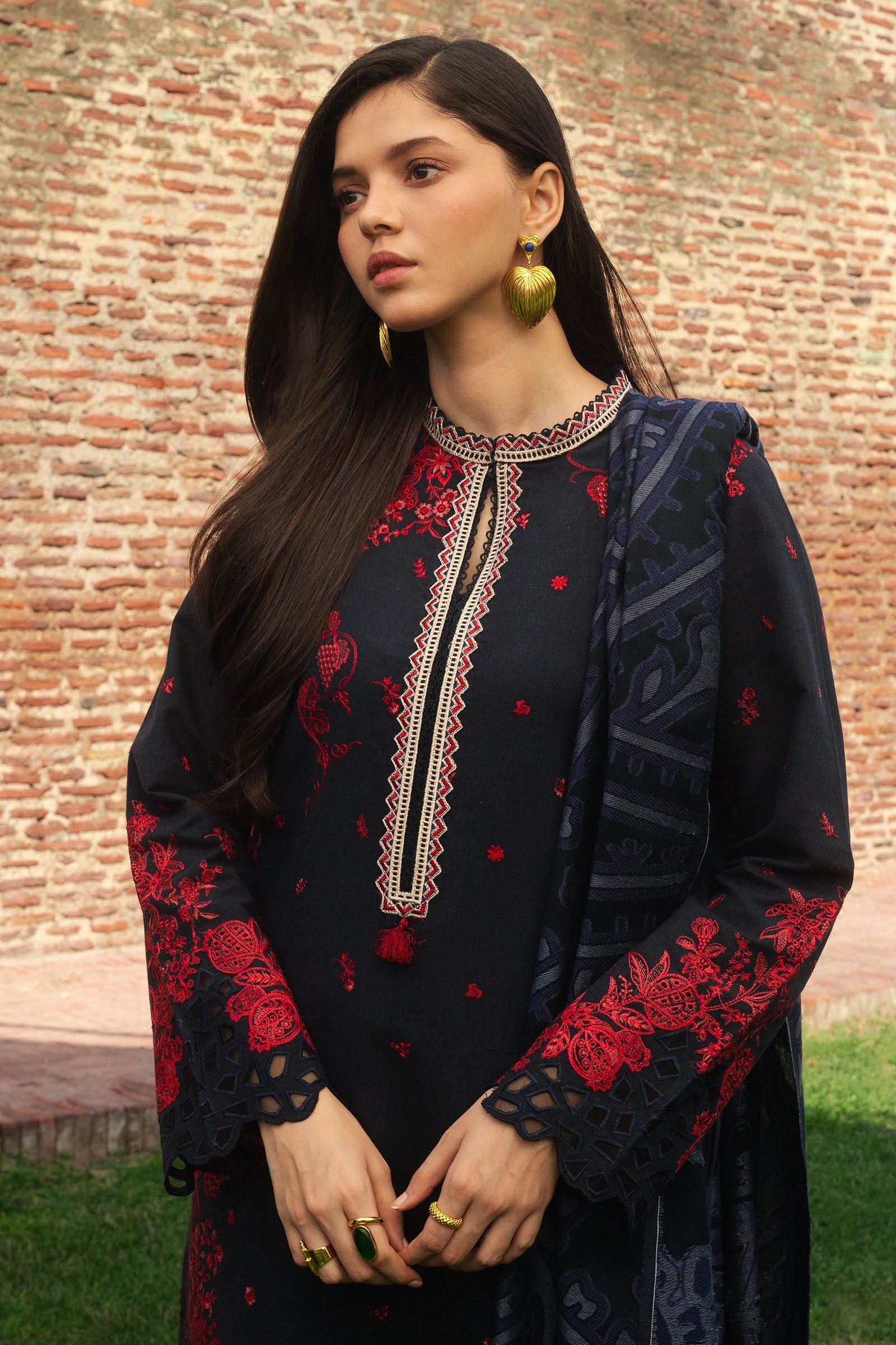 Zara Shahjahan Winter Collection | DARYA-D2 - Image 3