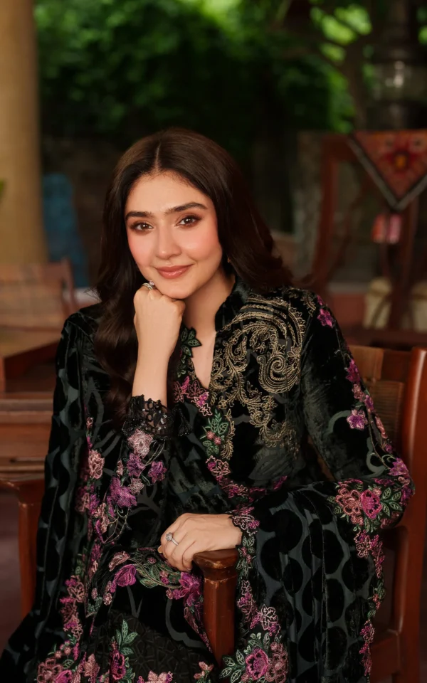 Alternative view of Asifa Nabeel Embroidered Winter'25 || Eira LWC25-02