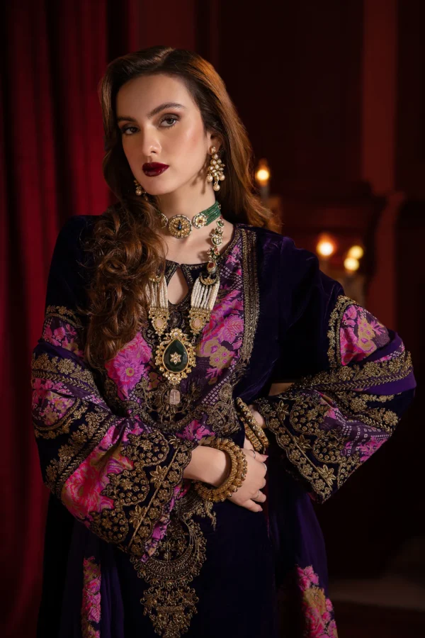 Alternative view of Charizma Signora Velvet Vol 1   |  CVT4-01