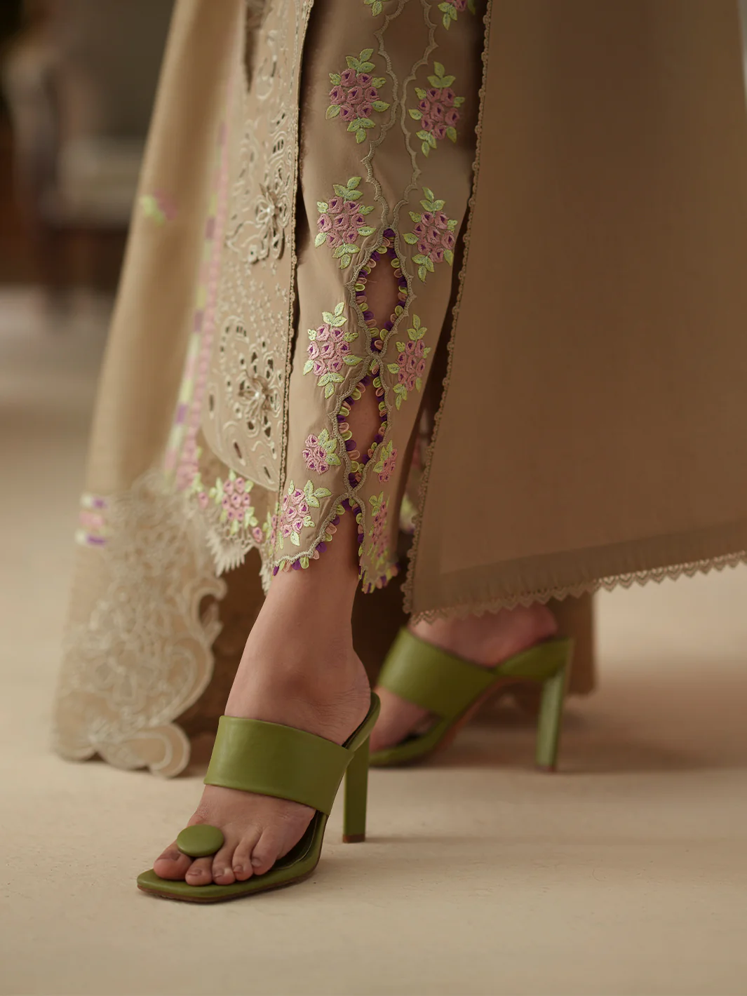 Mashriq Luxury Lawn 2026 by Bin Ilyas || D-113-A - Image 4