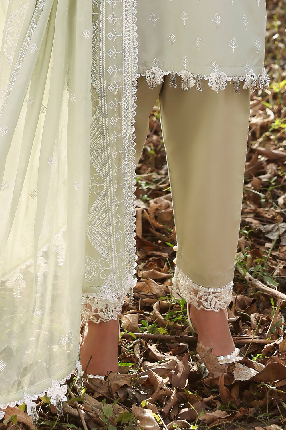 Gul Ahmed Luxury Lawn 2026 || KD-62004 - Image 3