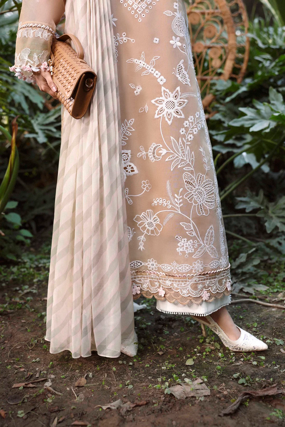 Sable Vogue Luxury Formals Lawn 2026 | SL-01-26-V1 - Image 4