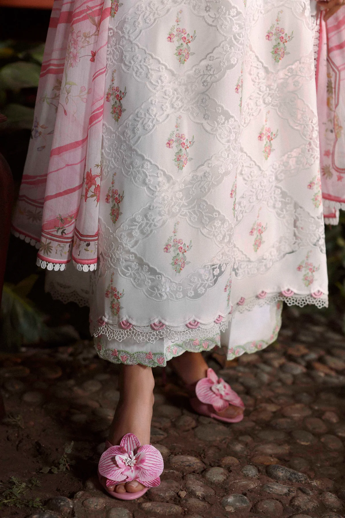Sable Vogue Luxury Formals Lawn 2026 | SL-07-26-V1 - Image 4
