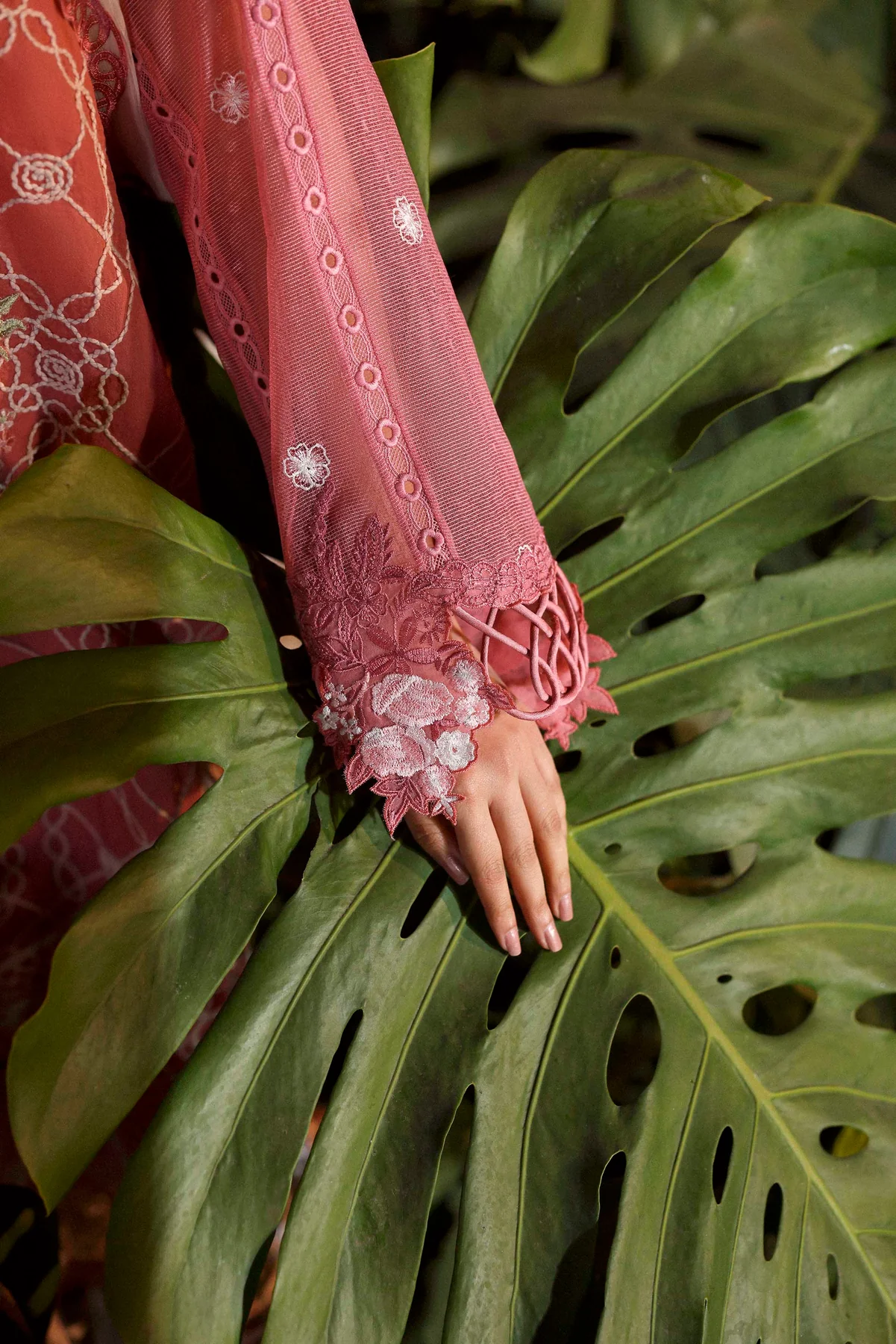 Sable Vogue Luxury Formals Lawn 2026 | SL-08-26-V1 - Image 5