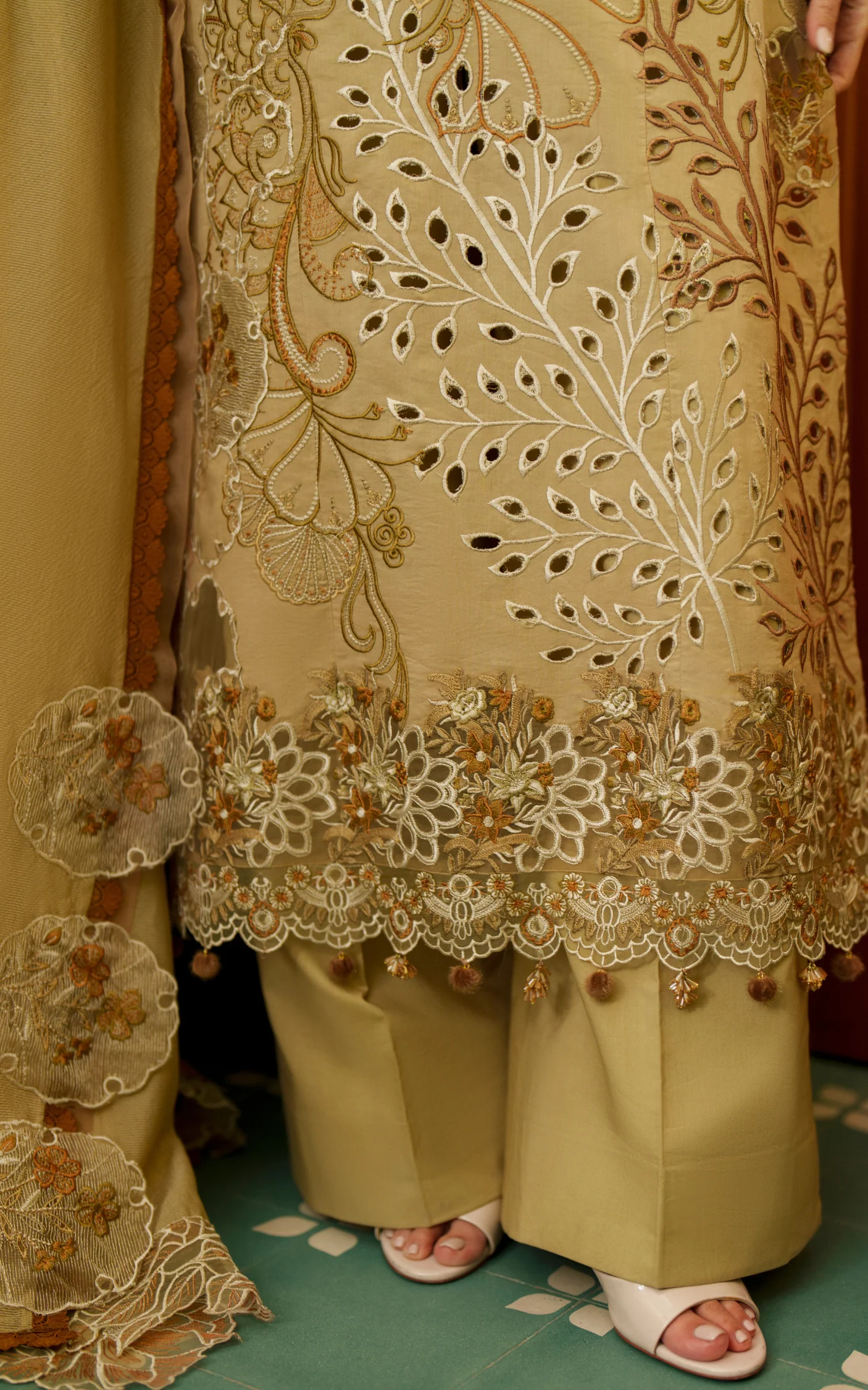 Versa Luxury Lawn'26 by Asifa & Nabeel || VUL26-09 - Image 2