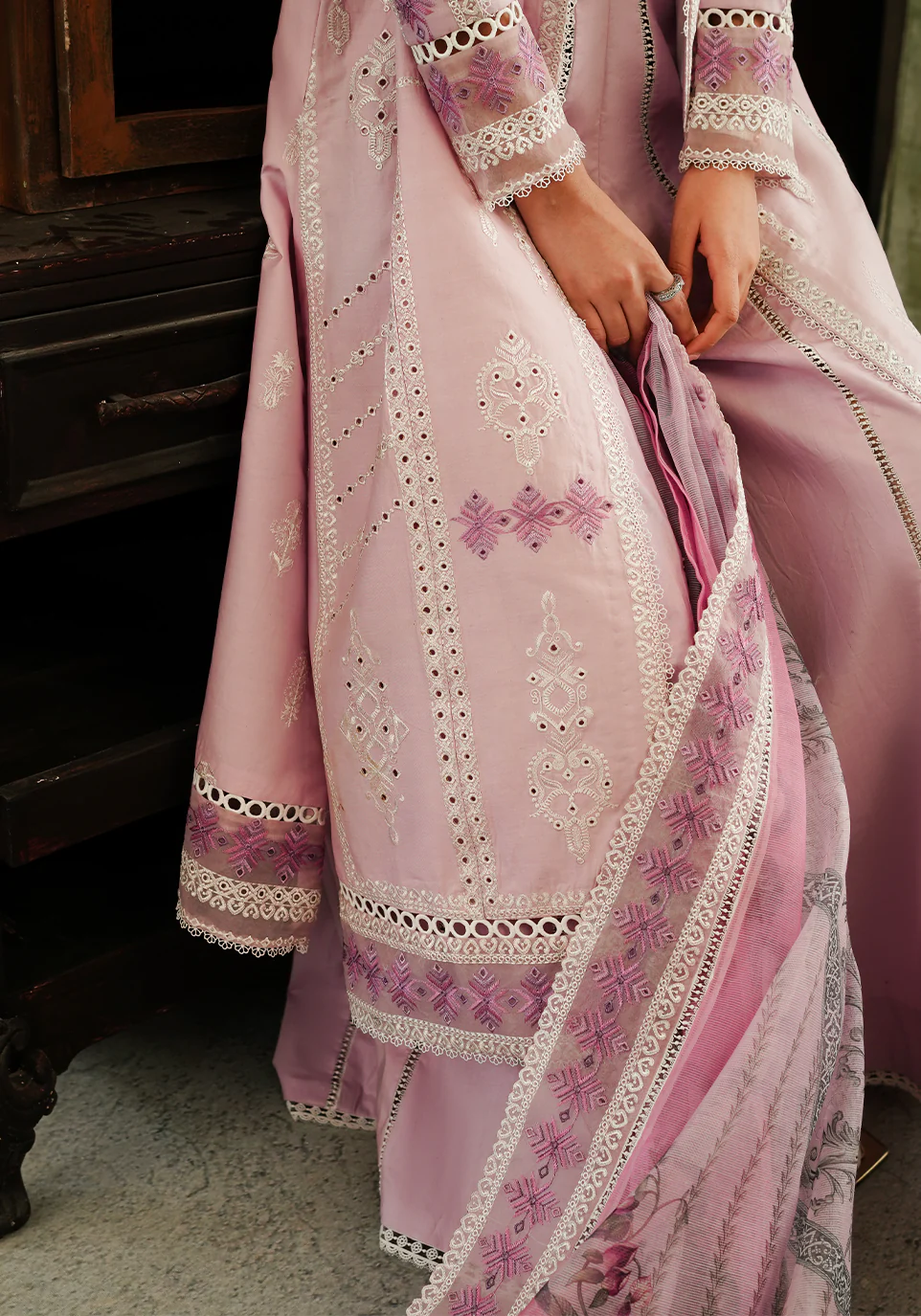Zarqash Luxury Lawn 2024 | ZQT 001 - Image 4