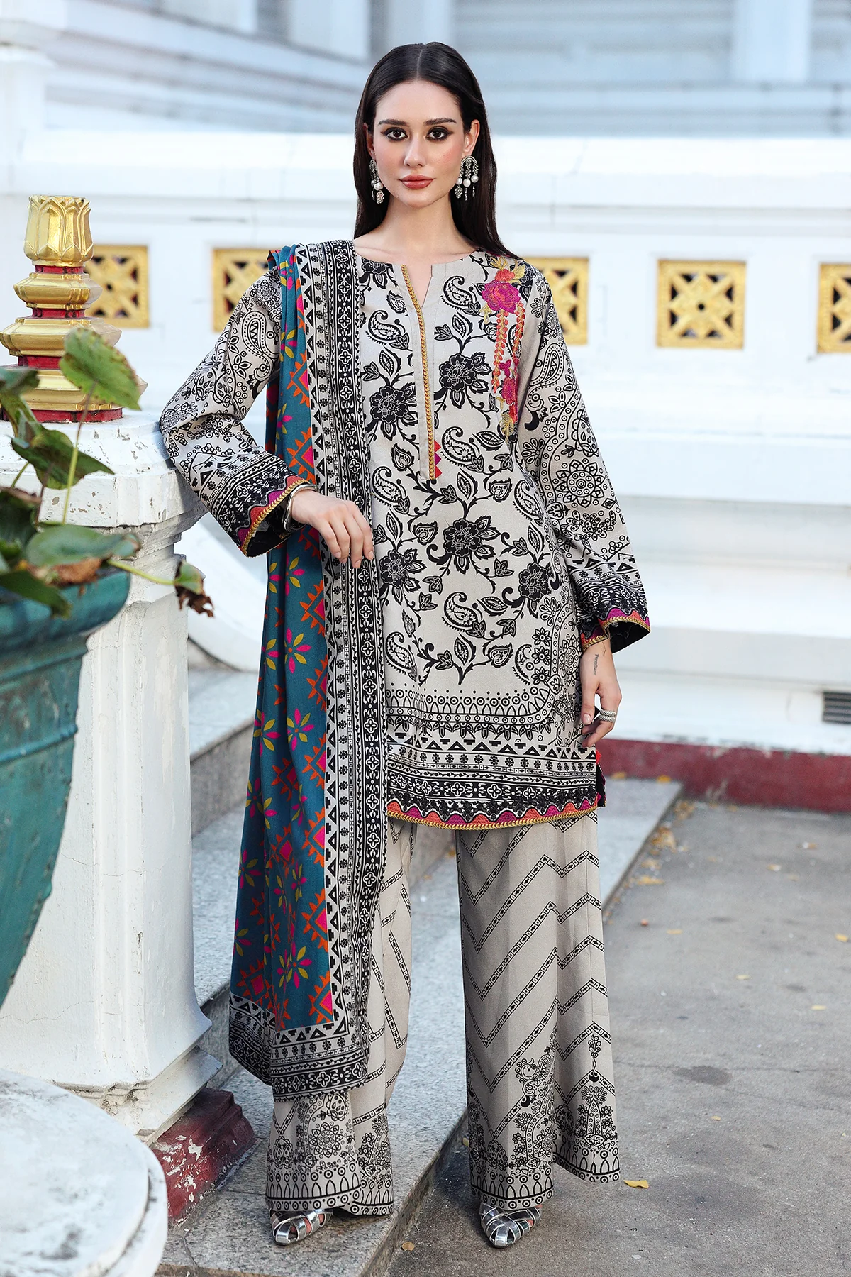 Charizma Embroidered Linen Collection'25 CCW6-19
