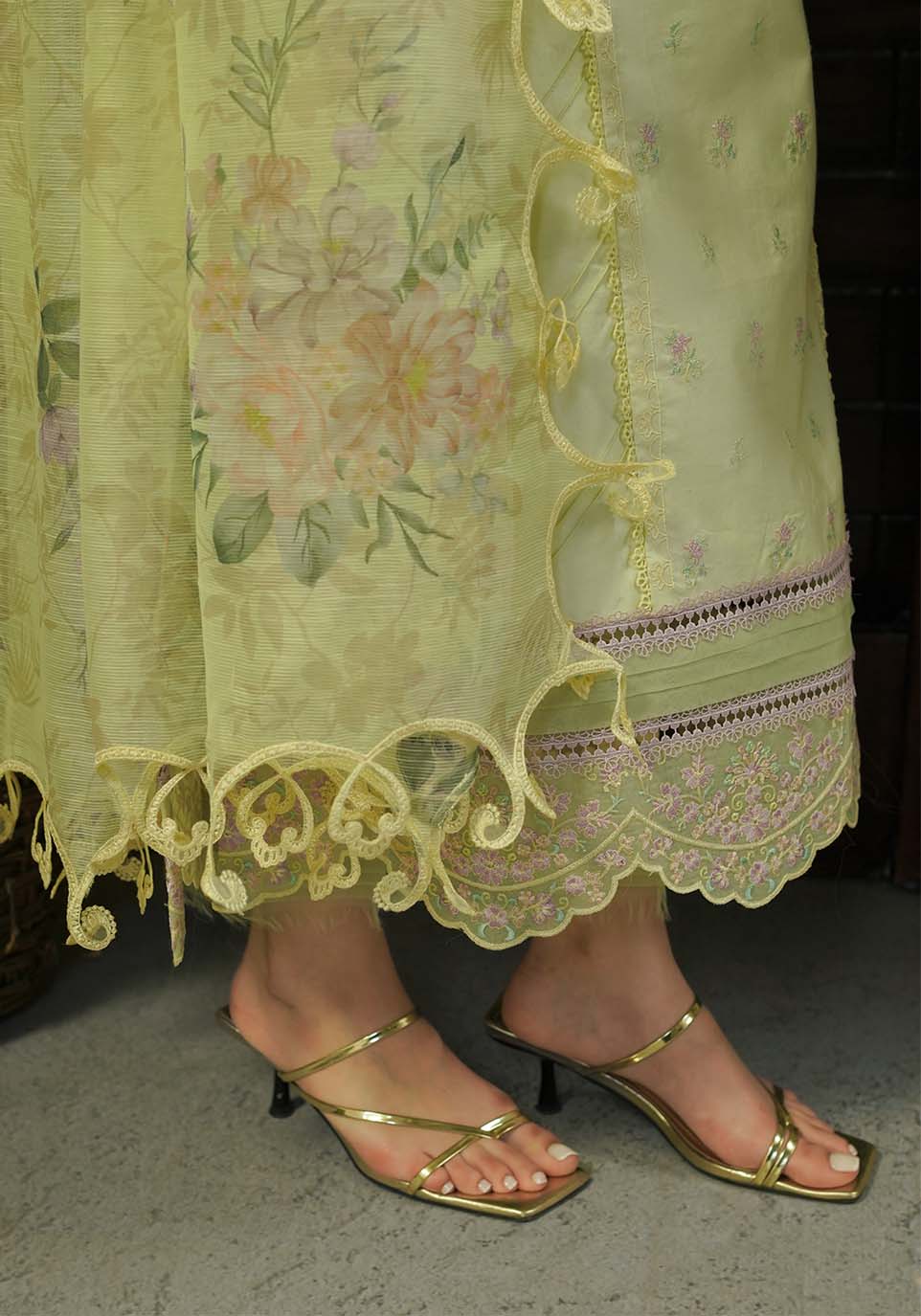 Zarqash Luxury Lawn 2024 | ZQT 008 - Image 4