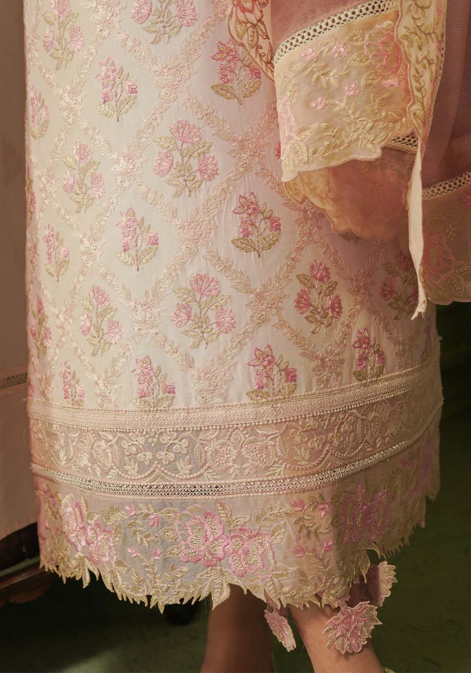 Zarqash Luxury Lawn 2024 | ZQT 003 - Image 4