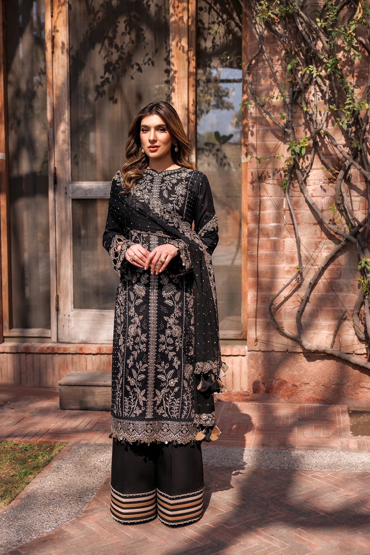 Kaavish Festive Lawn by Farasha | RAVEN AURA