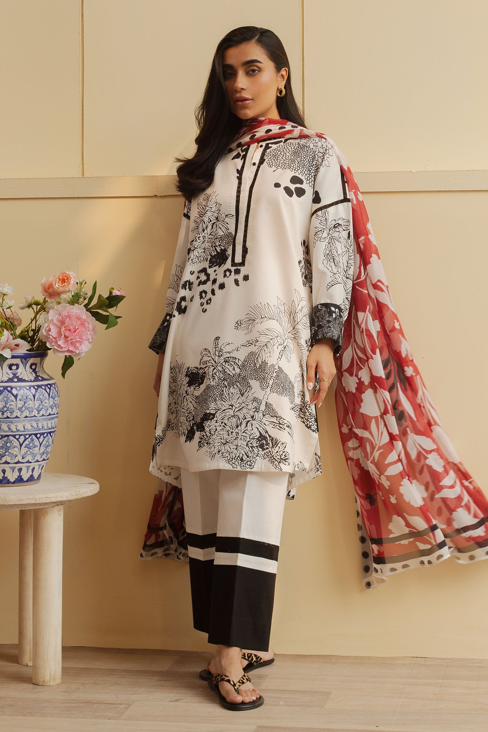 Coco Prints by Zara Shahjahan | Vol 2 | Pure Lawn | D8 - Image 4