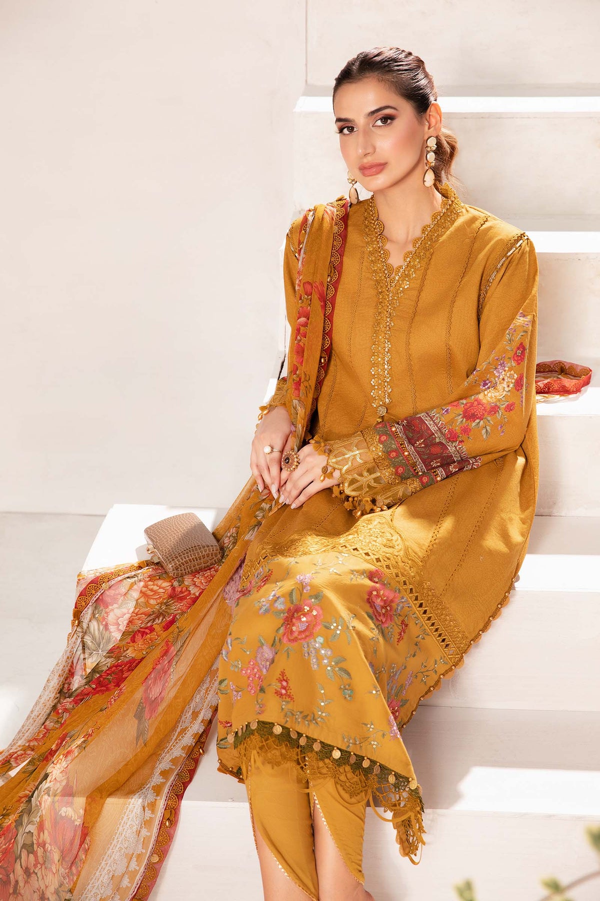 MARIA B M.Prints | Summer Lawn 2024 | Vol 2 | MPT-2202-A - Image 3