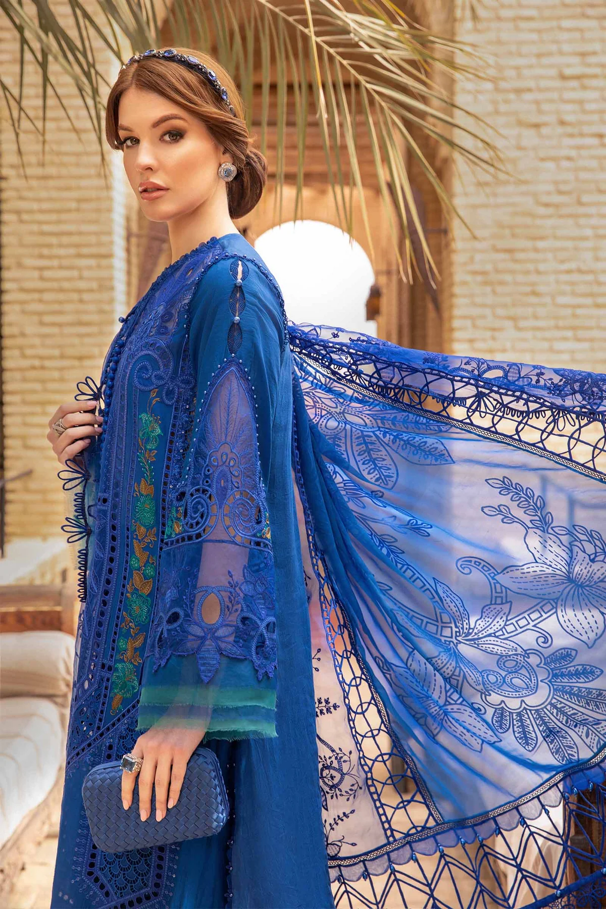MARIA B Luxury Lawn 2024 | 4B - Image 4