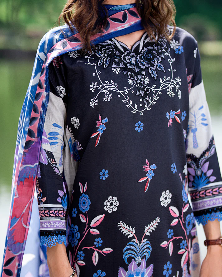 Roheenaz Garden veil Printed Lawn - BlackBerry Frost - Image 4