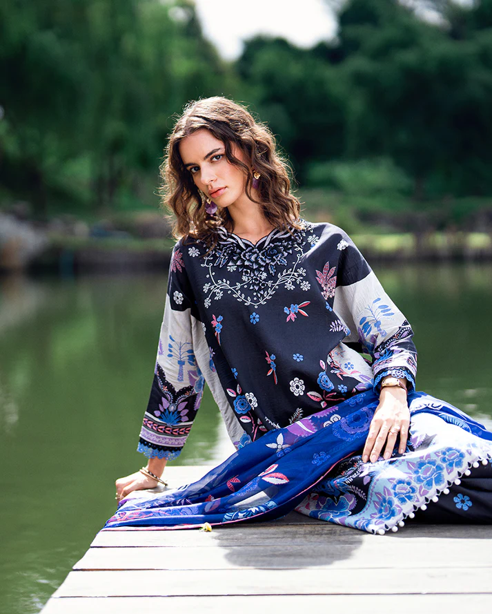 Roheenaz Garden veil Printed Lawn - BlackBerry Frost - Image 2