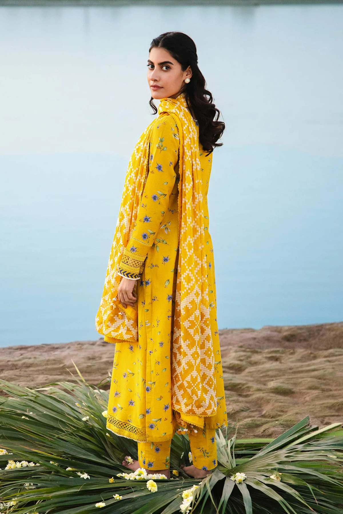 Maria.B M.Basics Embroidered Lawn 2024 | 401-B - Image 2