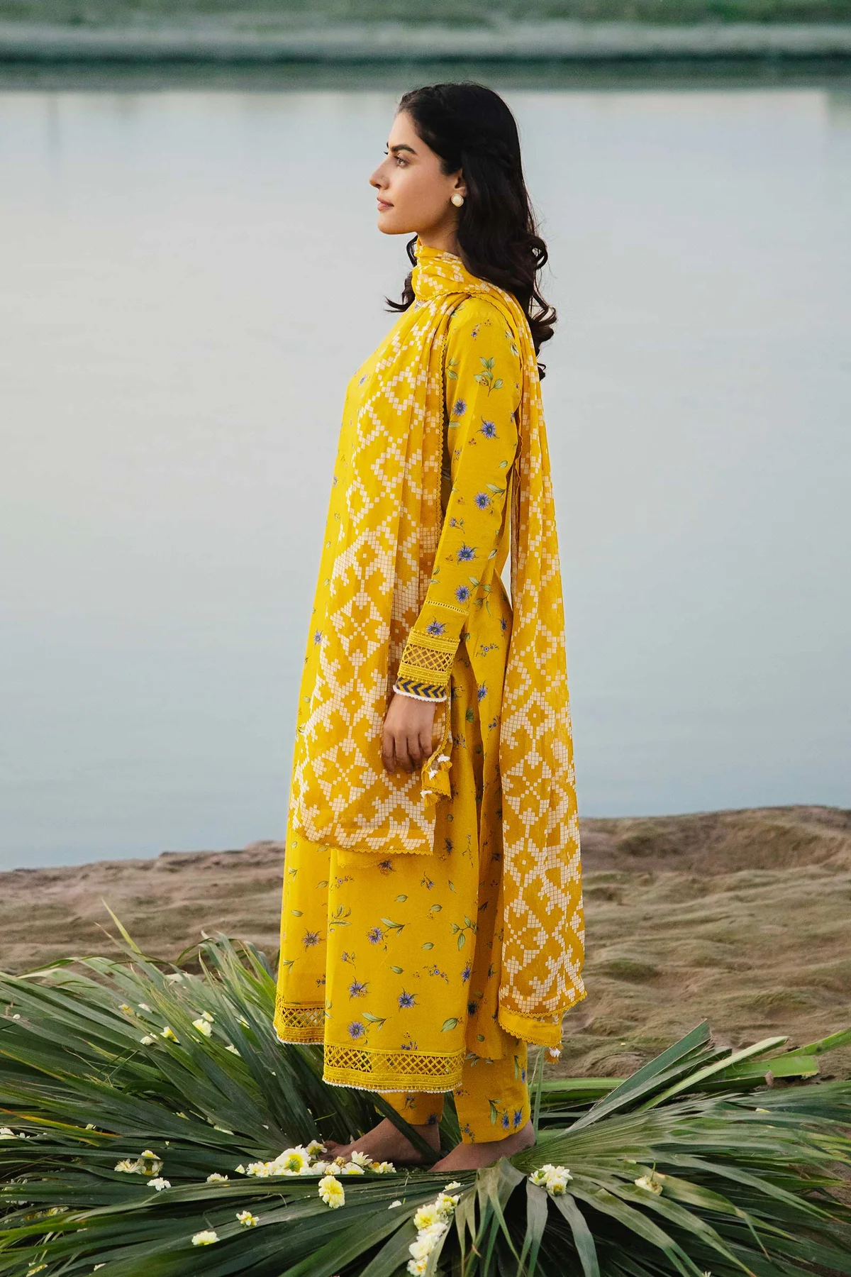 Maria.B M.Basics Embroidered Lawn 2024 | 401-B - Image 4