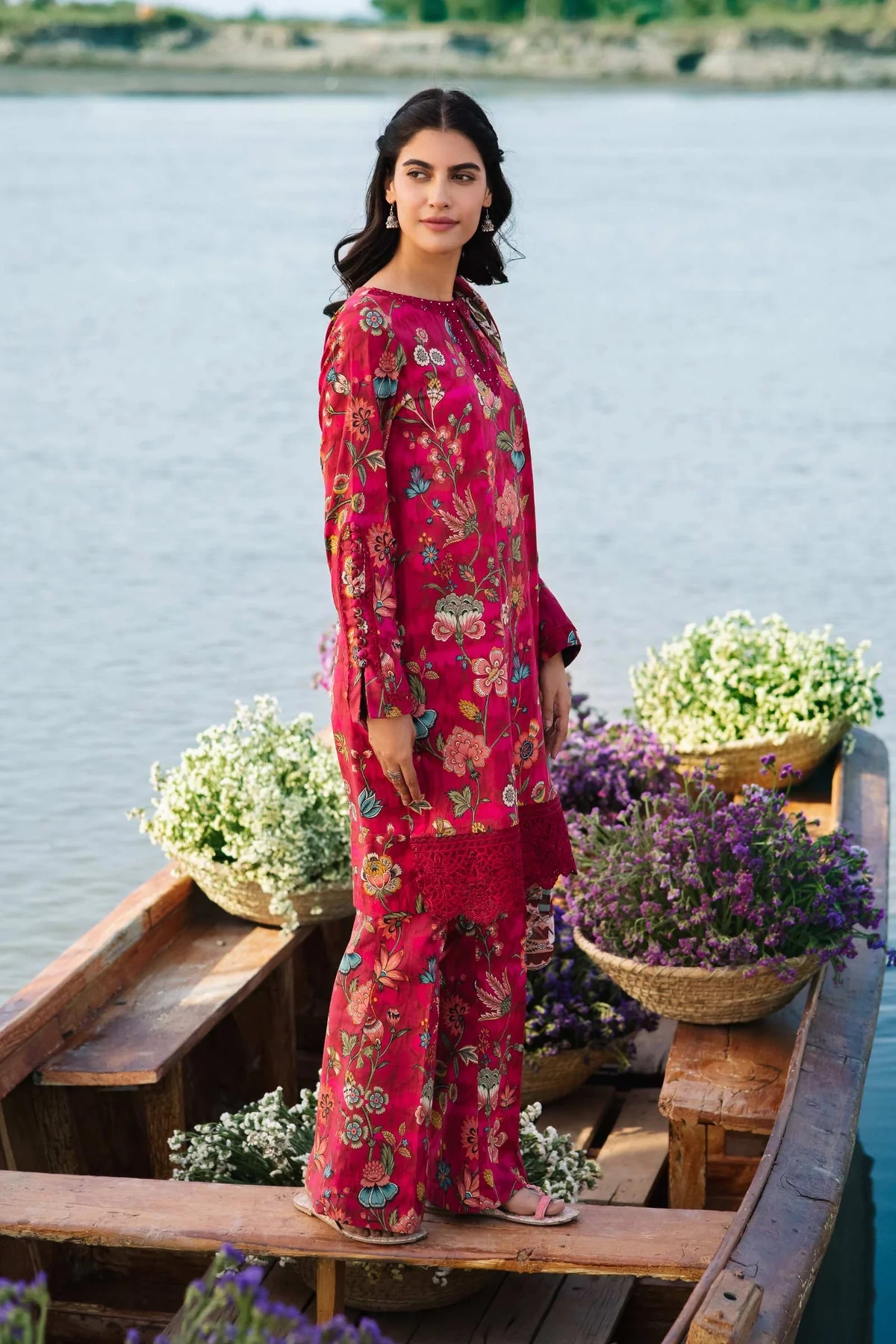 Maria.B M.Basics Embroidered Lawn 2024 | 402-B - Image 4