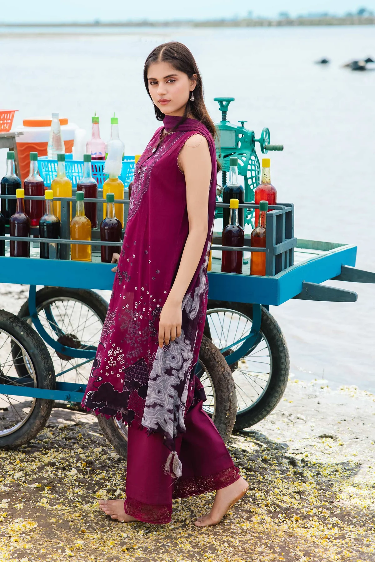 Maria.B M.Basics Embroidered Lawn 2024 | 403-B - Image 4