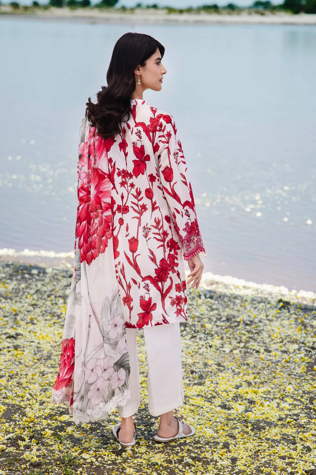 Maria.B M.Basics Embroidered Lawn 2024 | 405-A - Image 4