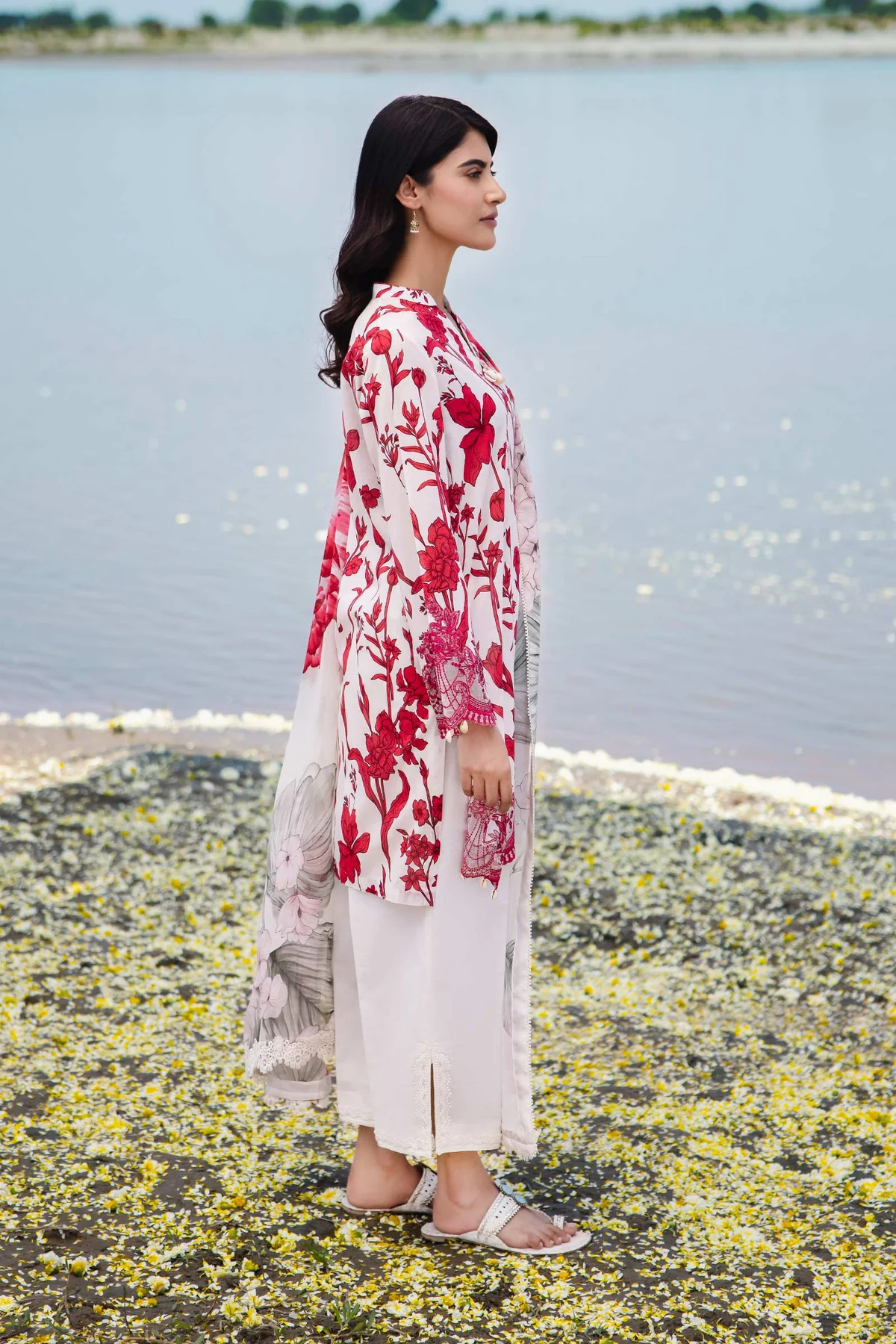 Maria.B M.Basics Embroidered Lawn 2024 | 405-A - Image 2