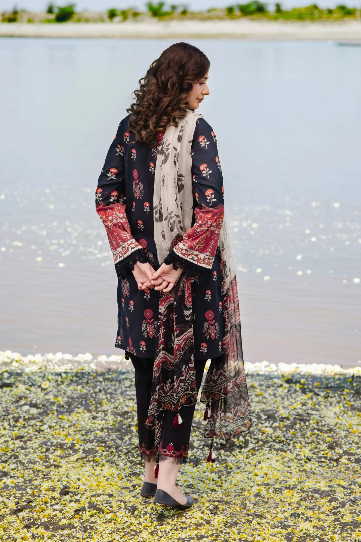 Maria.B M.Basics Embroidered Lawn 2024 | 412-A - Image 3