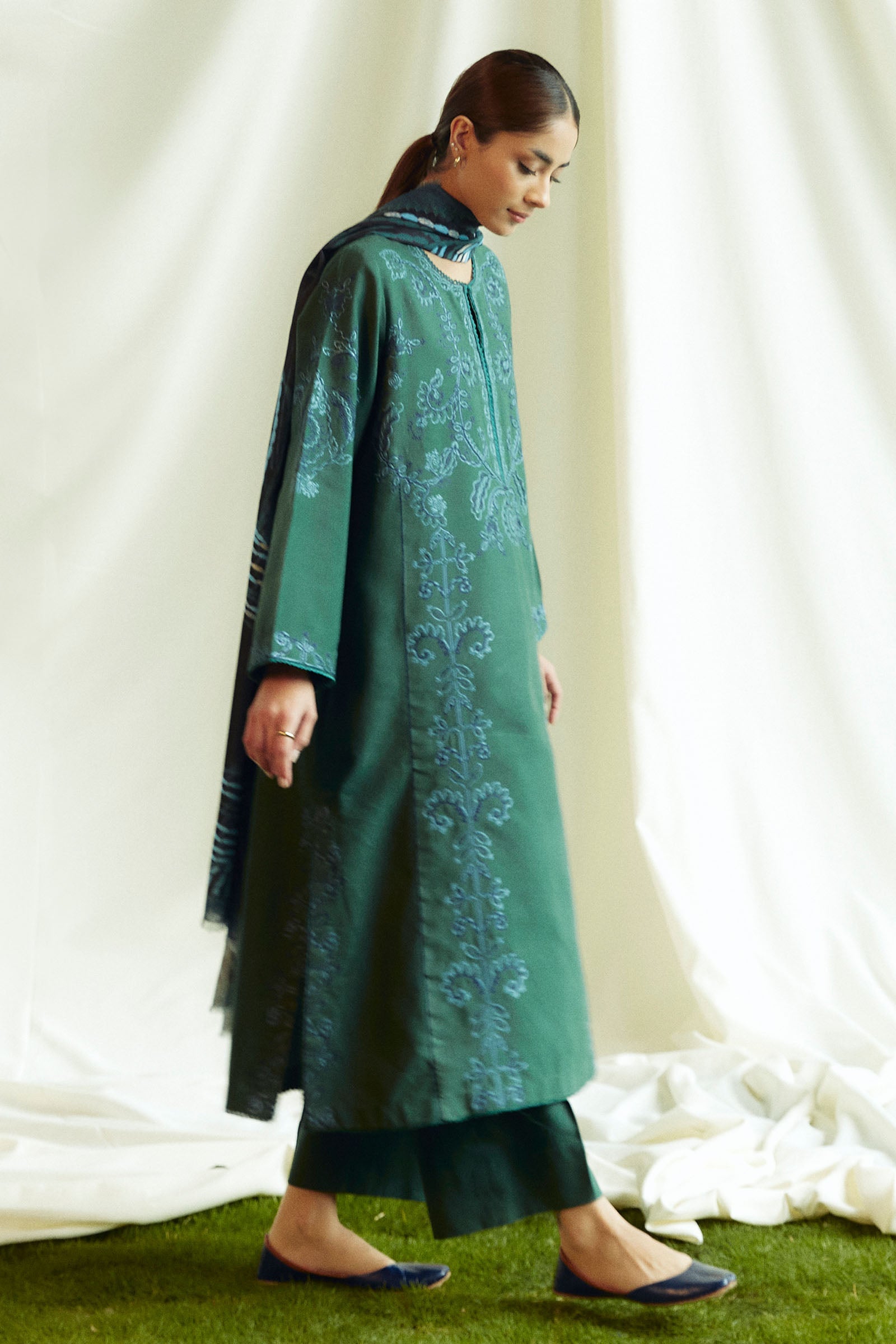 Coco Winter Unstitched by Zara Shahjahan | 5B - Image 2