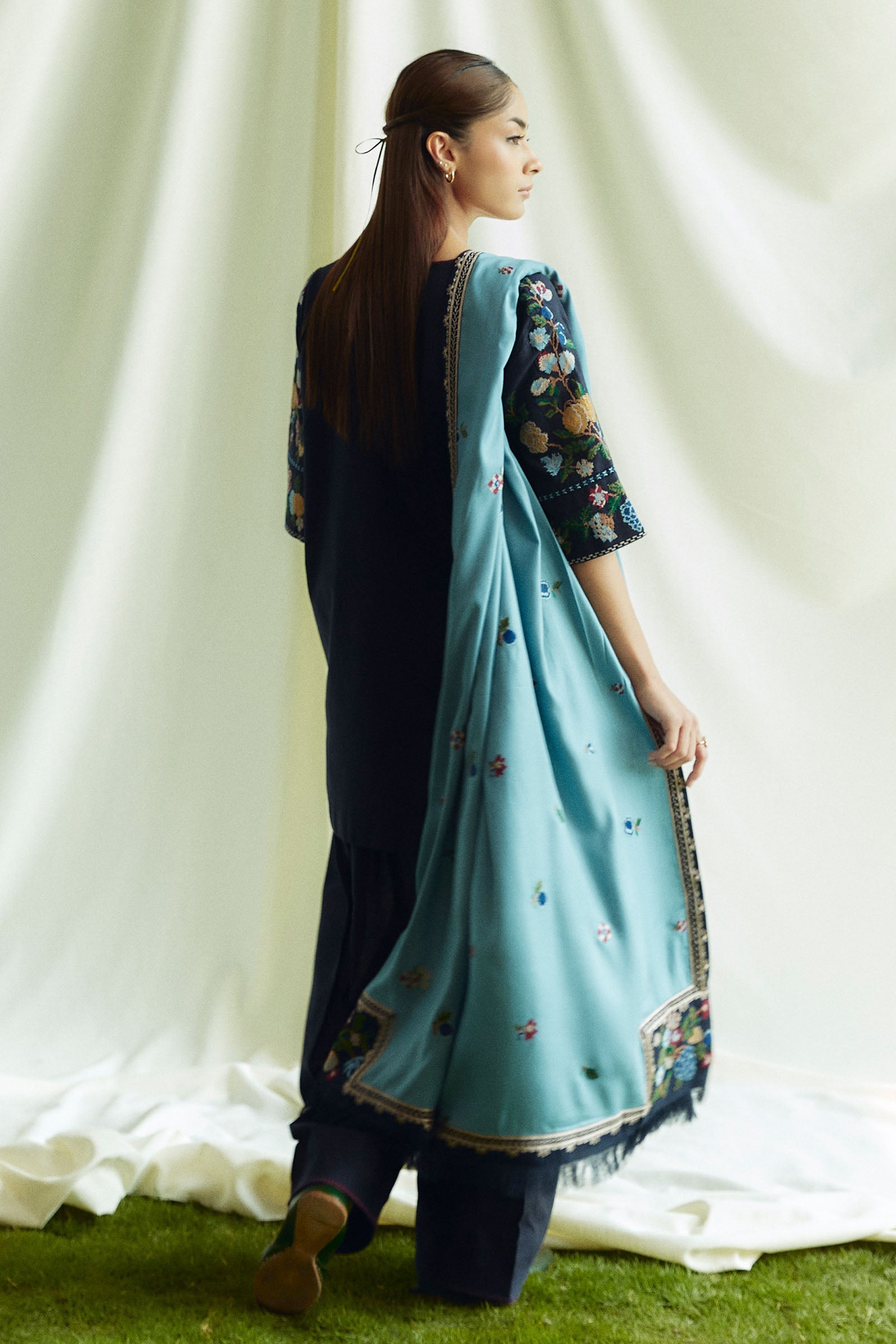 Coco Winter Unstitched by Zara Shahjahan | 7B - Image 3