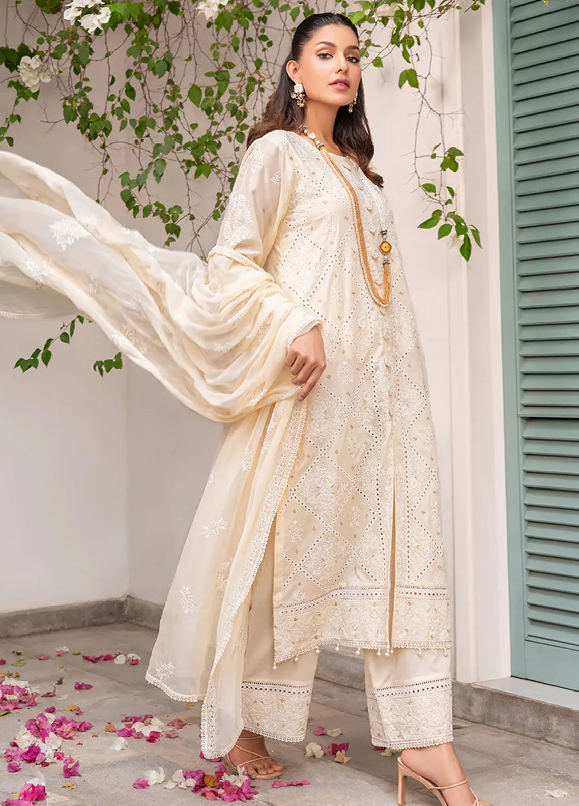 Mehro Maah By Addee Embroidered Lawn 2024 | AD24M USA-1063 - Image 4
